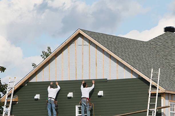 Professional Siding Contractor technician working in Rhoadesville, VA